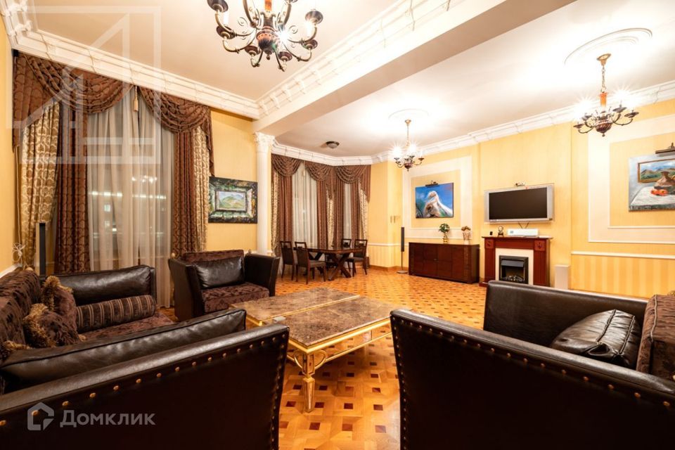 Сдаётся 5-комнатная квартира, 200 м²