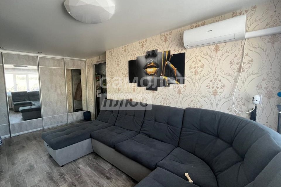 Продаётся 4-комнатная квартира, 60.4 м²