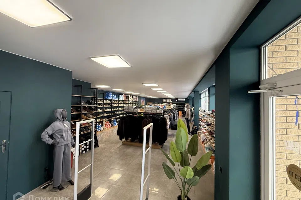 Сдаётся торговое помещение, 120 м²