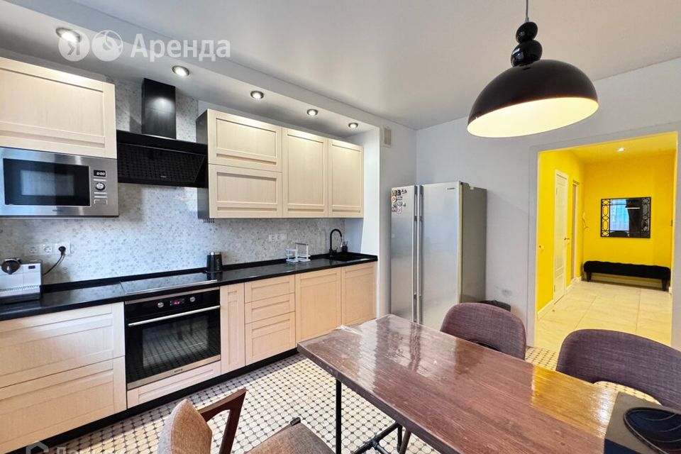 Сдаётся 3-комнатная квартира, 87 м²