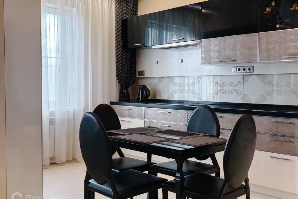 Продаётся 4-комнатная квартира, 147 м²