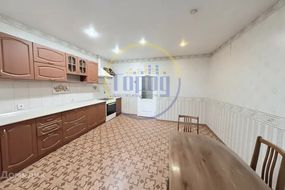 Продаётся 4-комнатная квартира, 135 м²