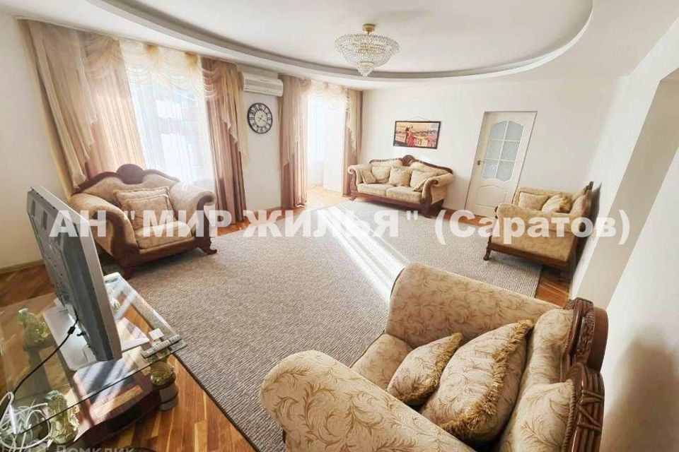 Сдаётся 4-комнатная квартира, 135 м²