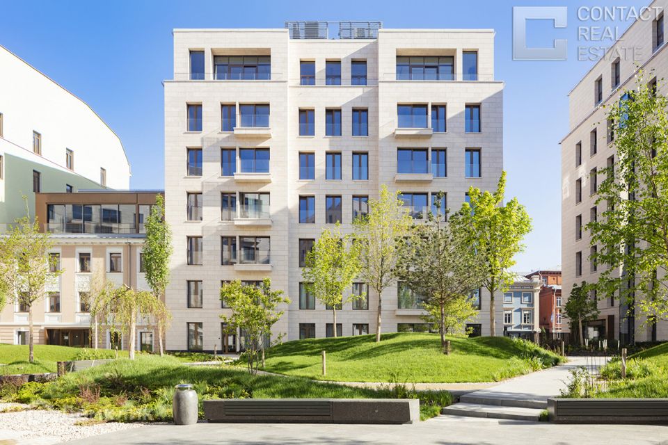 Продаётся 4-комнатная квартира, 160 м²
