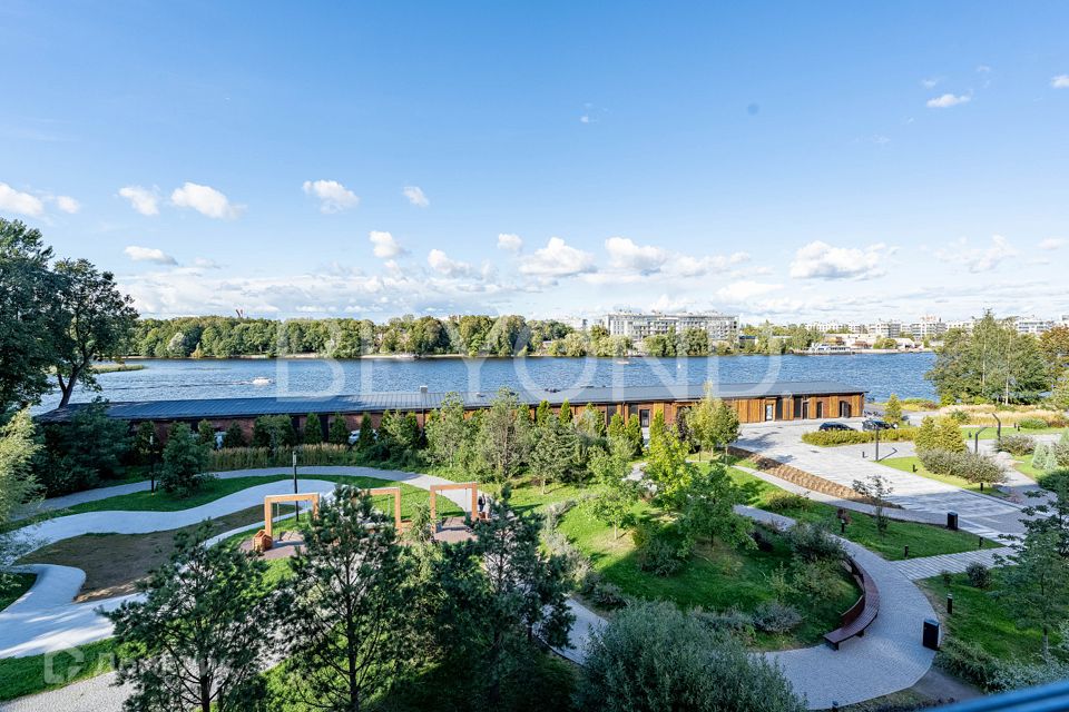 Продаётся 4-комнатная квартира, 204 м²