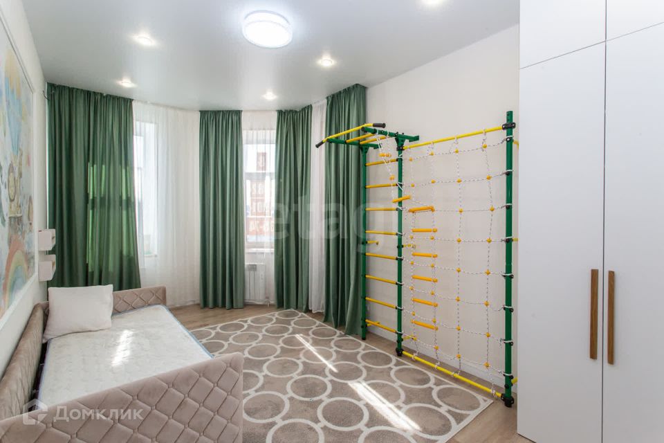 Продаётся 3-комнатная квартира, 109.3 м²