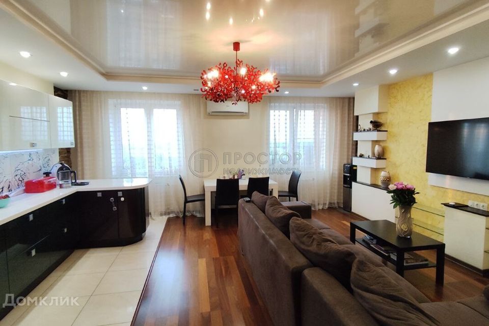 Продаётся 3-комнатная квартира, 138 м²