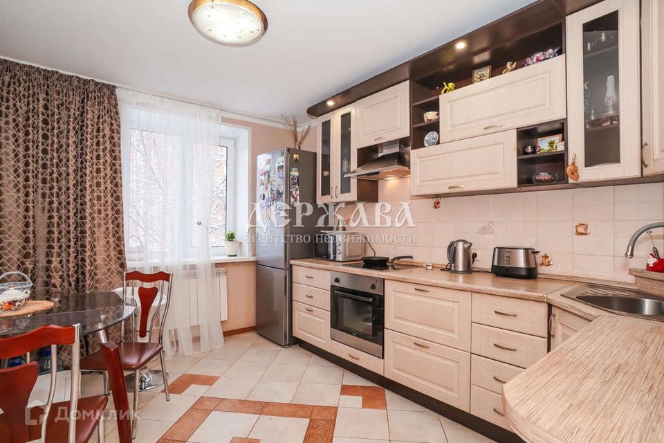 Продаётся 4-комнатная квартира, 91.8 м²