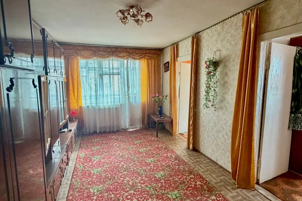 Продаётся 4-комнатная квартира, 61 м²