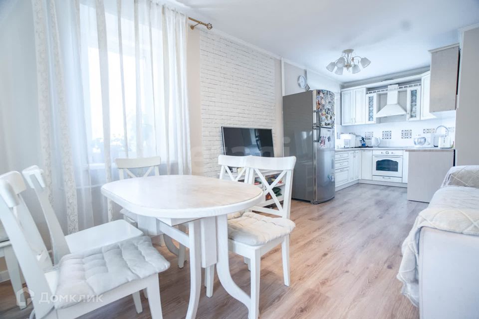 Продаётся 4-комнатная квартира, 77.1 м²