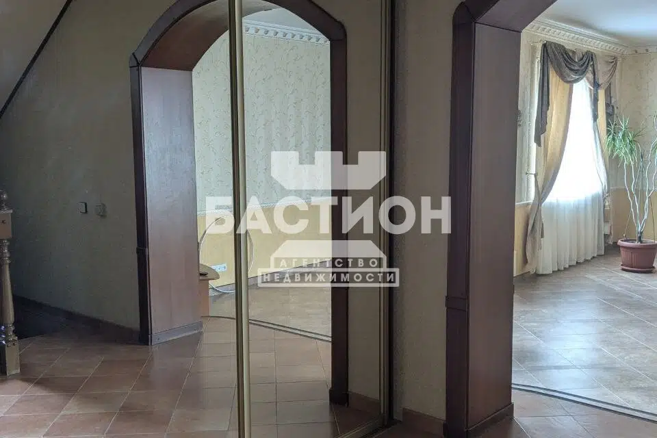Продаётся 2-этажный дом, 270 м²