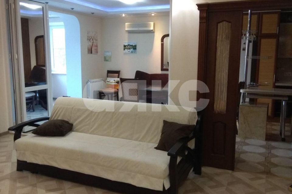 Продаётся 1-комнатная квартира, 70 м²