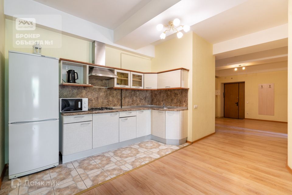 Продаётся 3-комнатная квартира, 121.6 м²