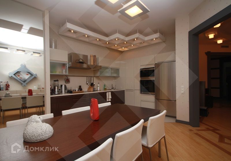 Сдаётся 3-комнатная квартира, 140 м²
