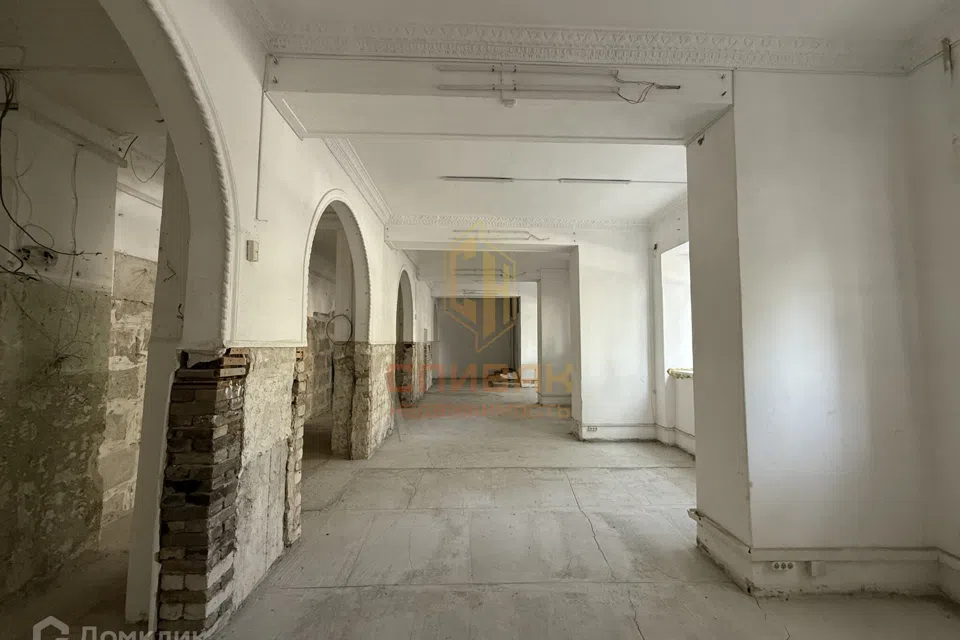 Сдаётся помещение своб. назначения, 303.8 м²