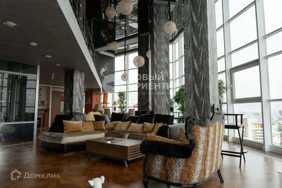 Сдаётся 6-комнатная квартира, 500 м²