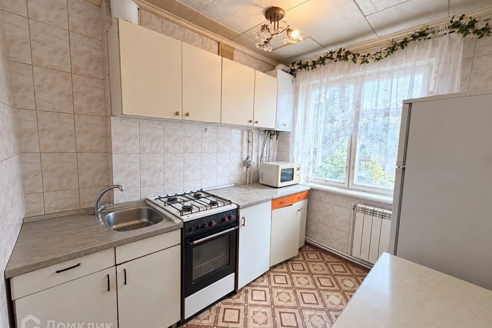 Продаётся 4-комнатная квартира, 61 м²
