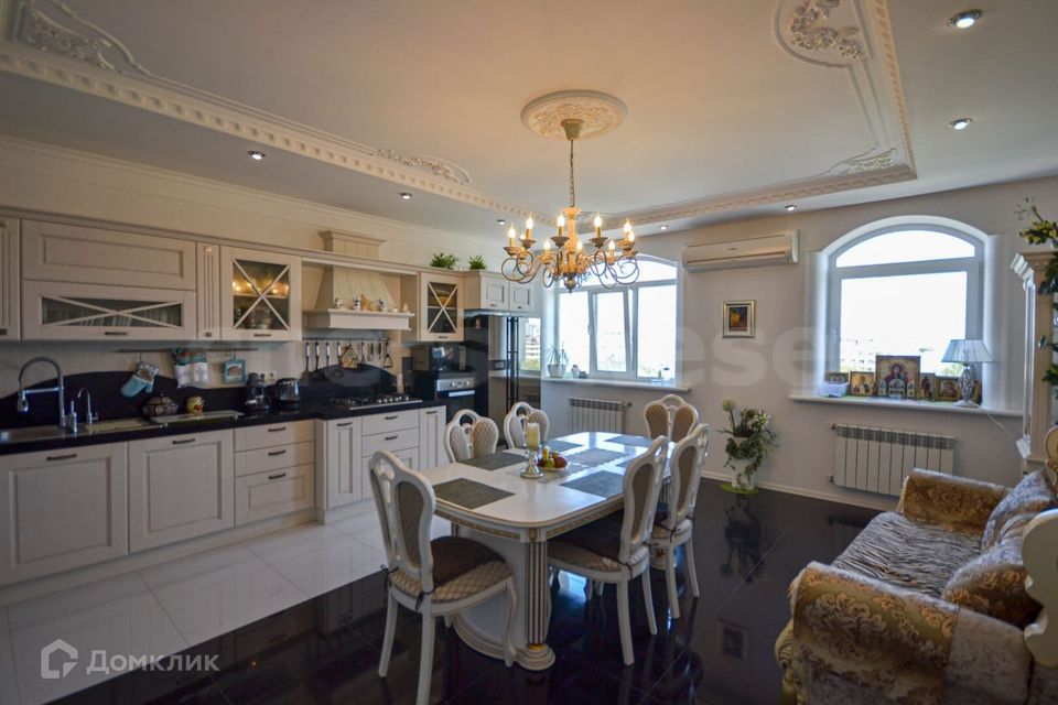 Продаётся 3-комнатная квартира, 124 м²