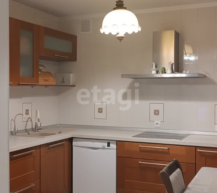 Продаётся 2-комнатная квартира, 72.6 м²