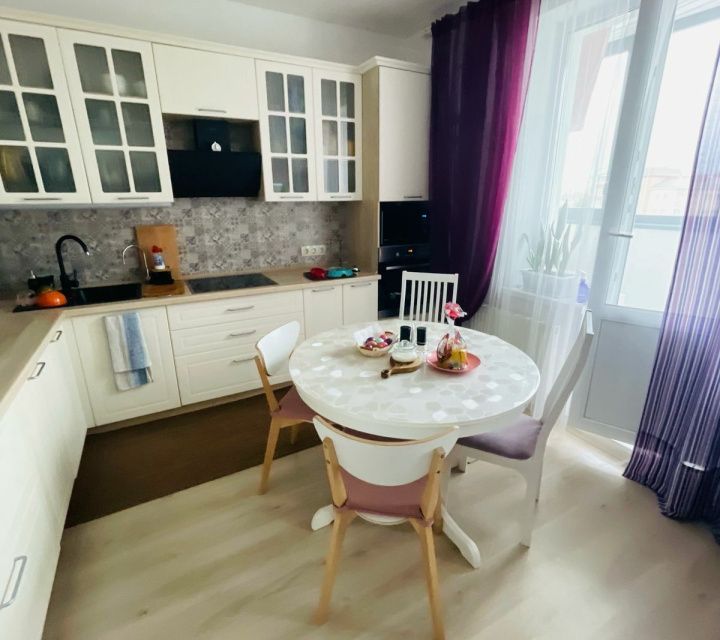 Продаётся 2-комнатная квартира, 65.8 м²