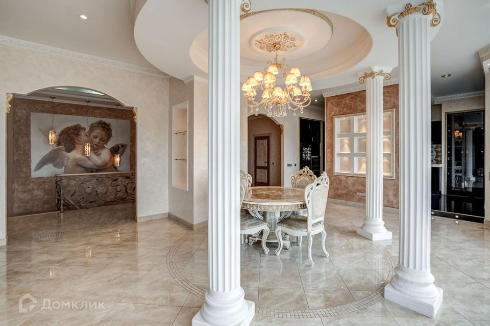 Продаётся 4-комнатная квартира, 213.9 м²