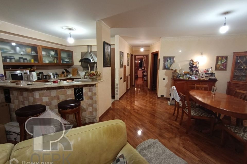 Продаётся 4-комнатная квартира, 124 м²