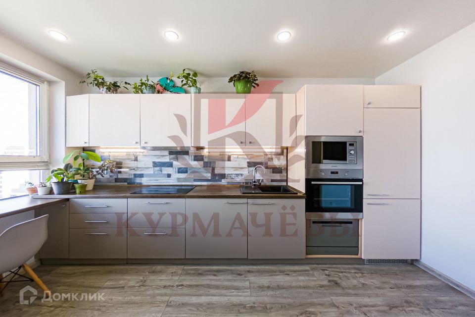 Продаётся 1-комнатная квартира, 42 м²