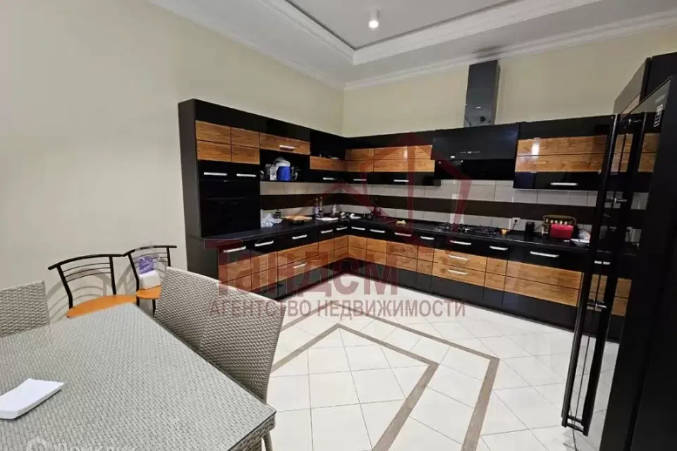 Продаётся 2-этажный дом, 300 м²