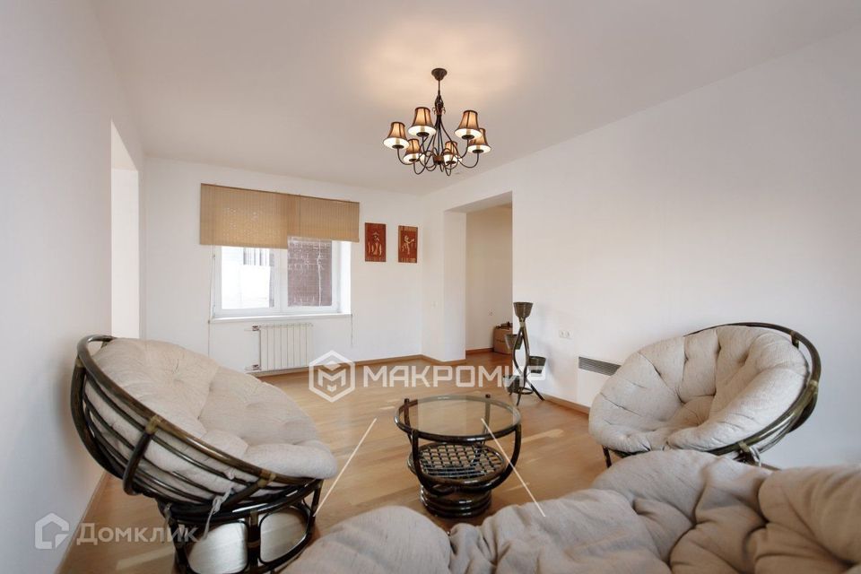 Продаётся 5-комнатная квартира, 194.3 м²