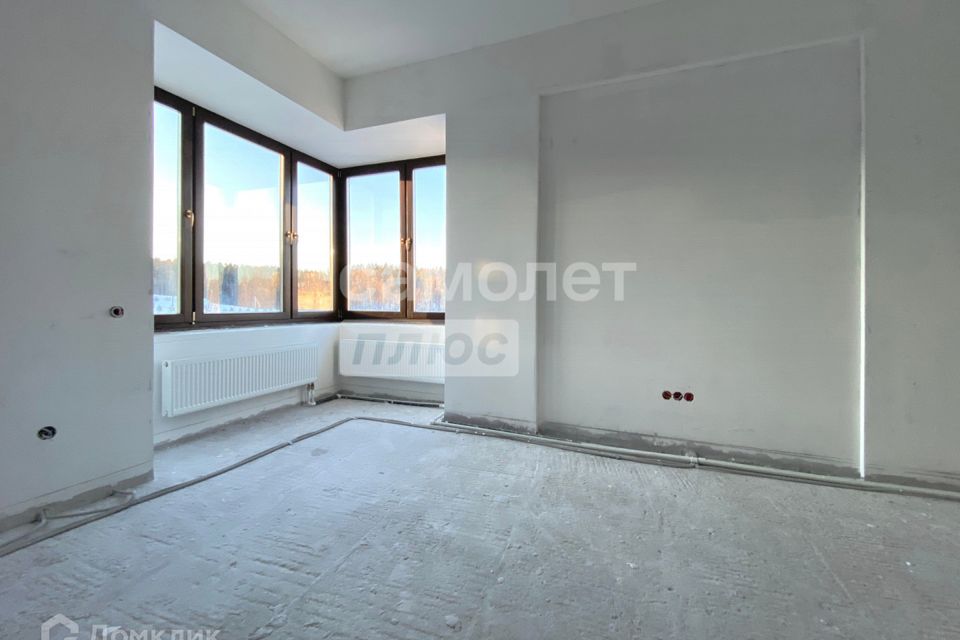 Продаётся 1-комнатная квартира, 67.7 м²