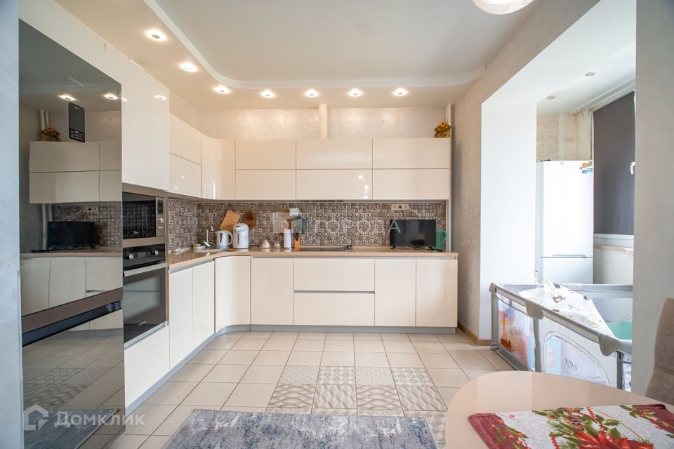 Продаётся 2-комнатная квартира, 65.4 м²