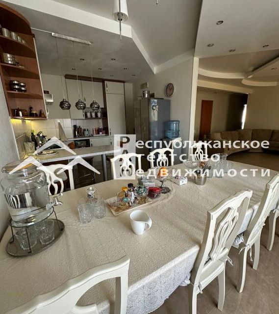 Продаётся 4-комнатная квартира, 117 м²