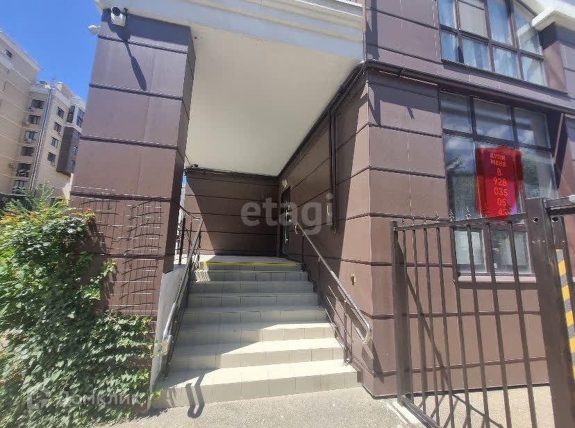 Продаётся 2-комнатная квартира, 103.2 м²