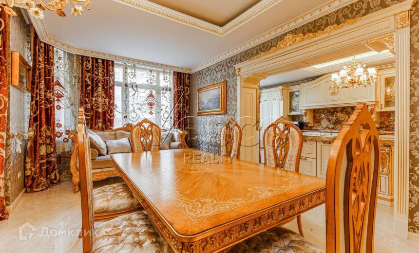 Продаётся 3-комнатная квартира, 182.7 м²