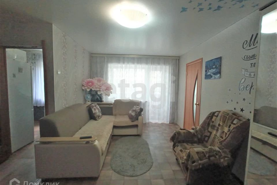 Продаётся 3-комнатная квартира, 45.8 м²