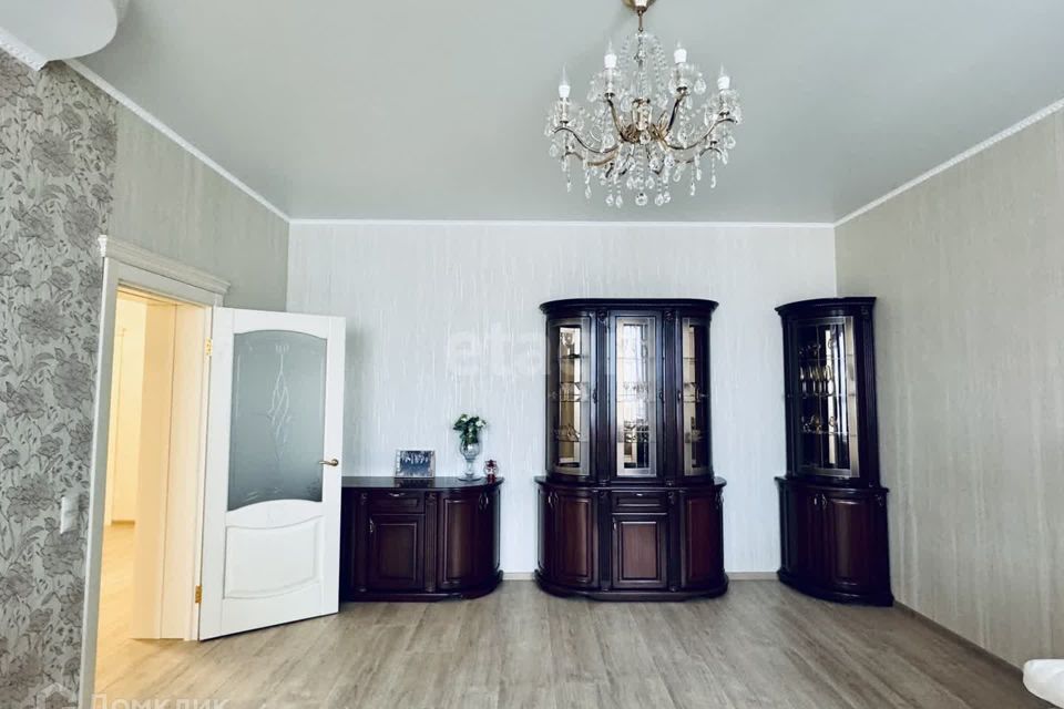 Продаётся 3-комнатная квартира, 124.7 м²