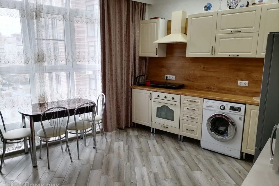 Продаётся 1-комнатная квартира, 62 м²