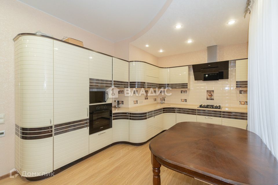 Продаётся 4-комнатная квартира, 163.5 м²