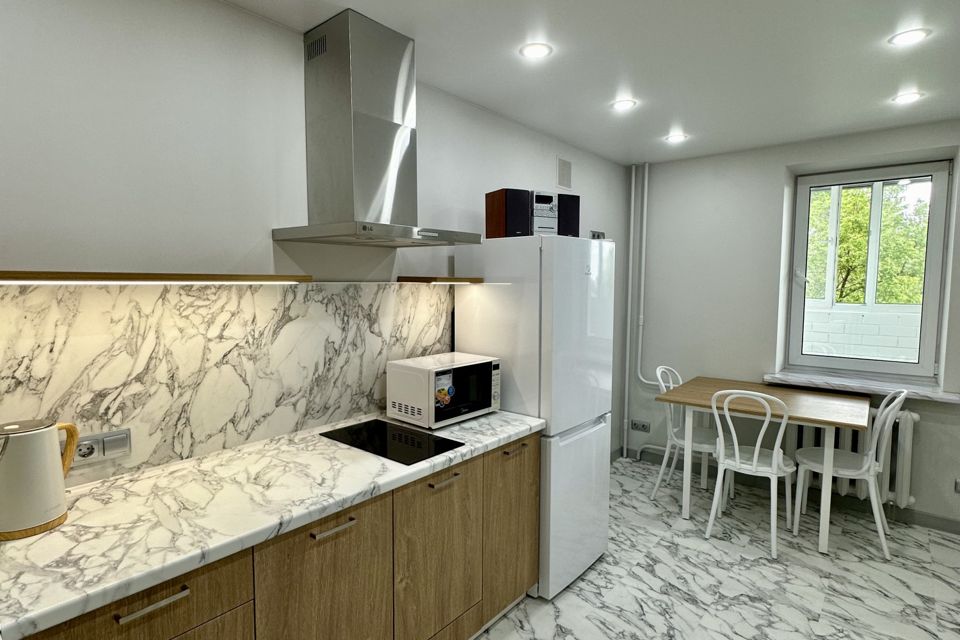 Продаётся 1-комнатная квартира, 42 м²
