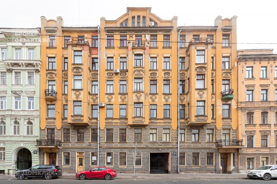 Продаётся 5-комнатная квартира, 164 м²