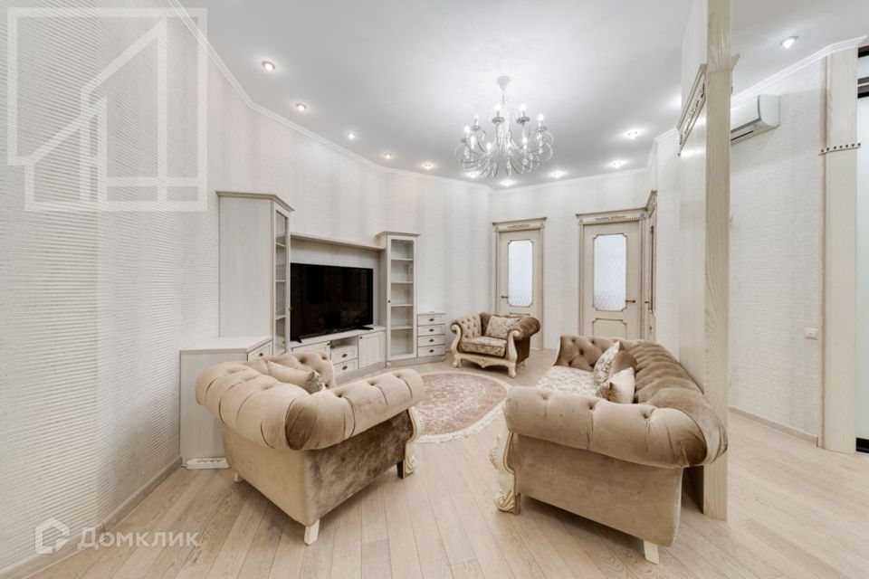 Сдаётся 4-комнатная квартира, 136 м²