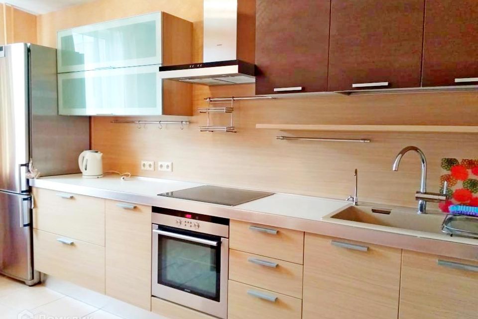 Сдаётся 2-комнатная квартира, 76 м²