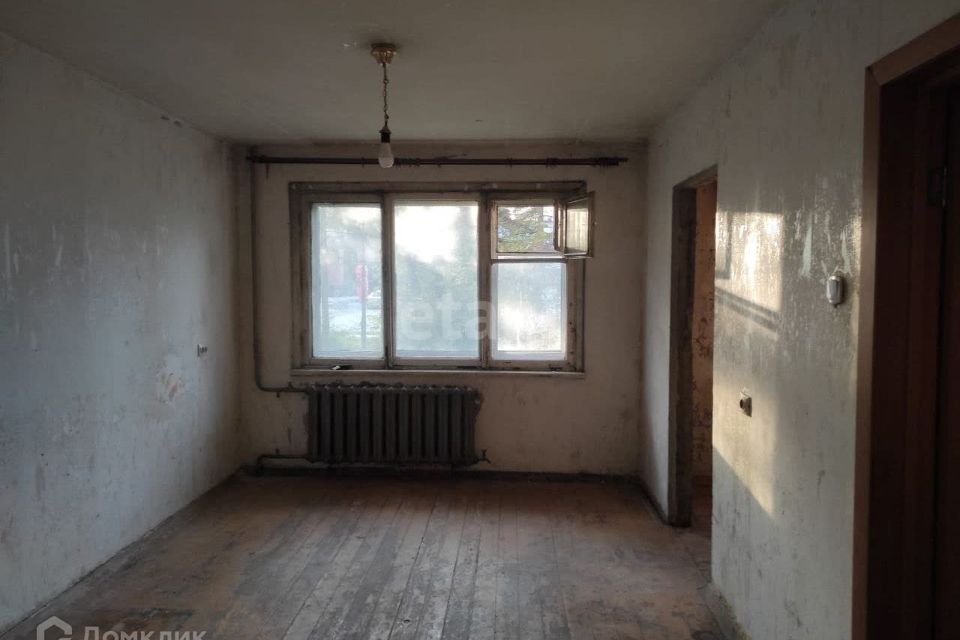 Продаётся 4-комнатная квартира, 61 м²