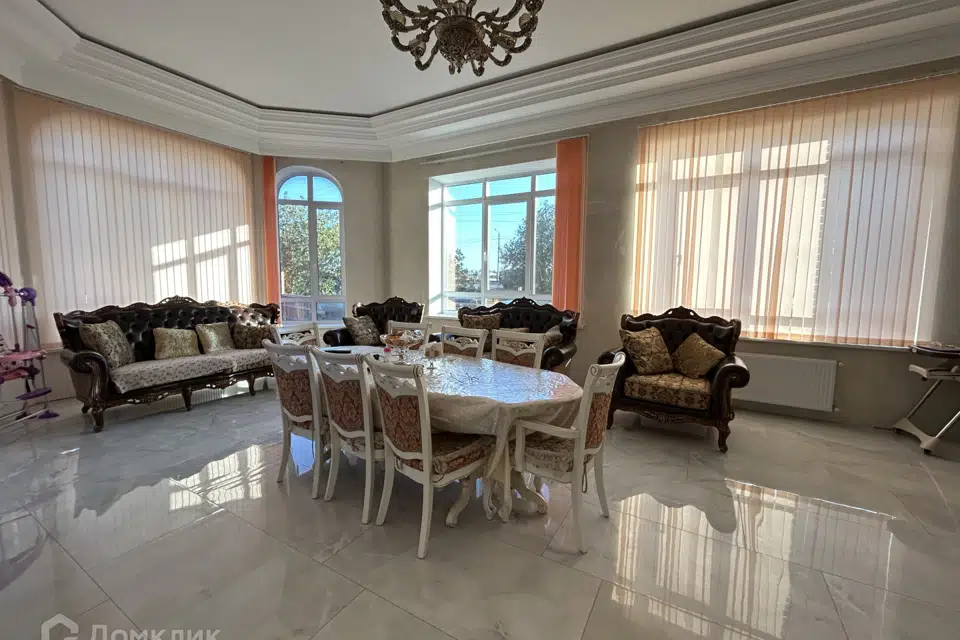 Продаётся 3-этажный дом, 550 м²