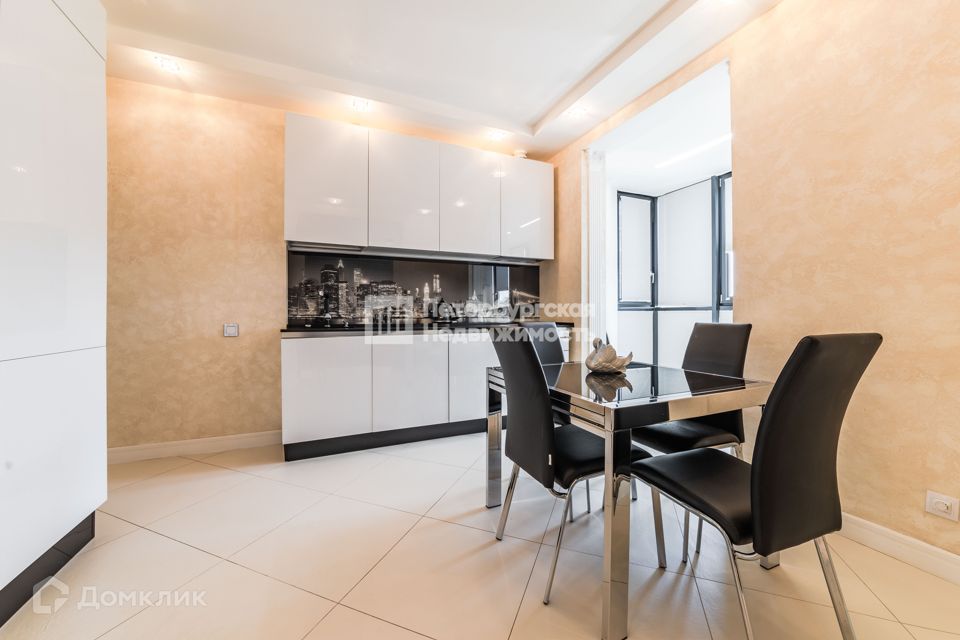 Продаётся 4-комнатная квартира, 147.5 м²