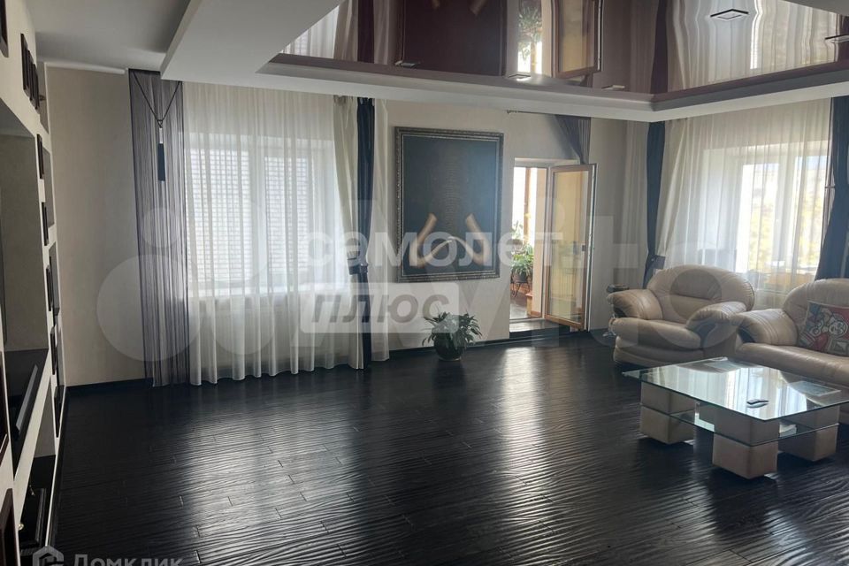 Продаётся 3-комнатная квартира, 169 м²