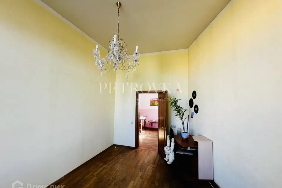 Продаётся 4-комнатная квартира, 105 м²
