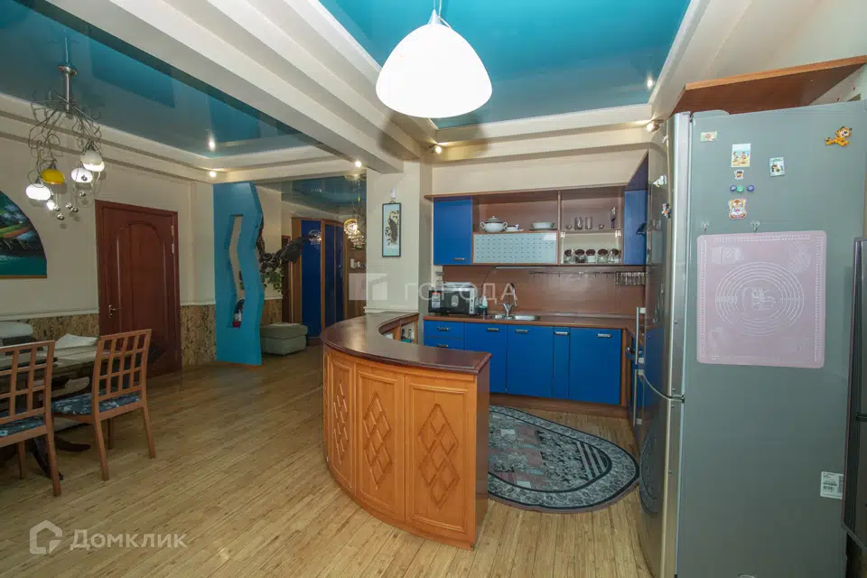 Продаётся 3-комнатная квартира, 106 м²