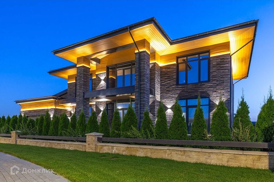 Продаётся 2-этажный дом, 460 м²