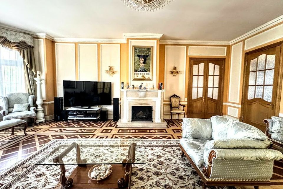 Сдаётся 4-комнатная квартира, 160 м²